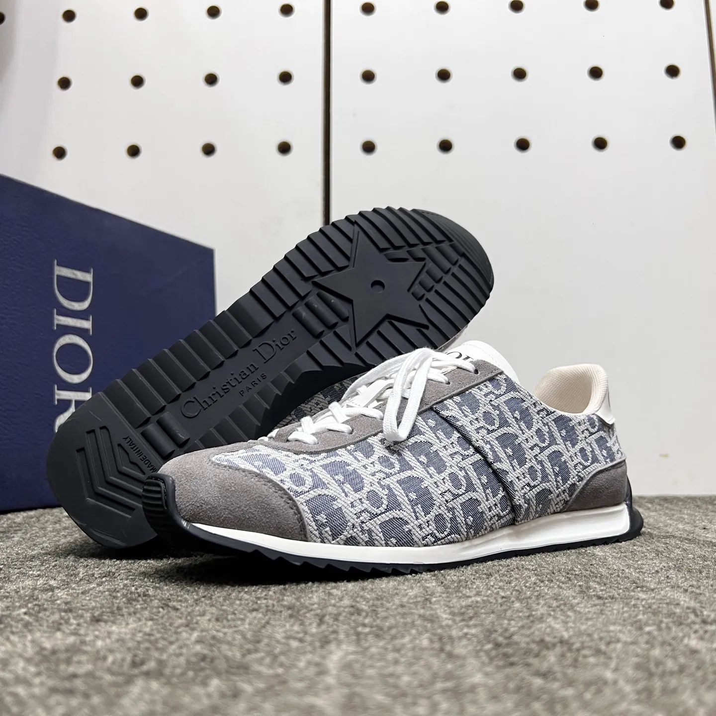 Factory price: 420💰【DIAo•Dior】Original quality.~ Unique modern style sneakers. 🏃A must-have casual shoe for trendy men😍😍 Original brand imported from Italy, imported original leather, sheep lining (refuses to discolor and grind feet) Sole: Original sole provided by the original factory, French lazy style design ⚠️Fit to the feet, original quality, super comfortable original sole. It’s like shooting the real thing 🎬The real thing is better, high-quality sneakers, size: 38-44, custom-made 45